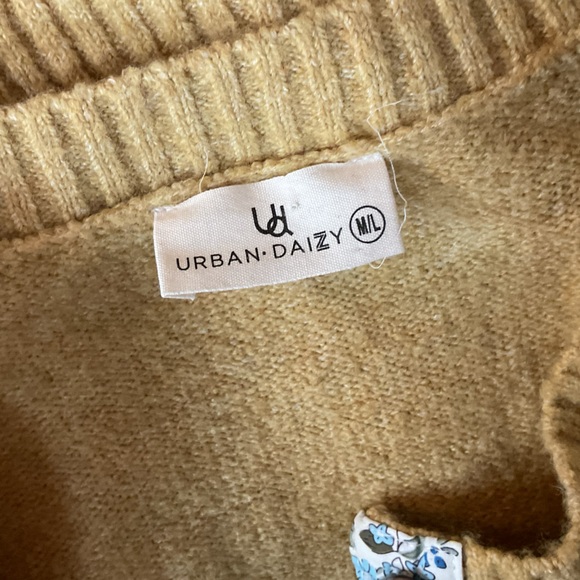 Urban Daisy Yellow Button-Up Women's Sweater, M/L - Picture 6 of 7